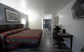 Greenwoods Inn & Suites