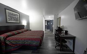 Greenwoods Inn & Suites